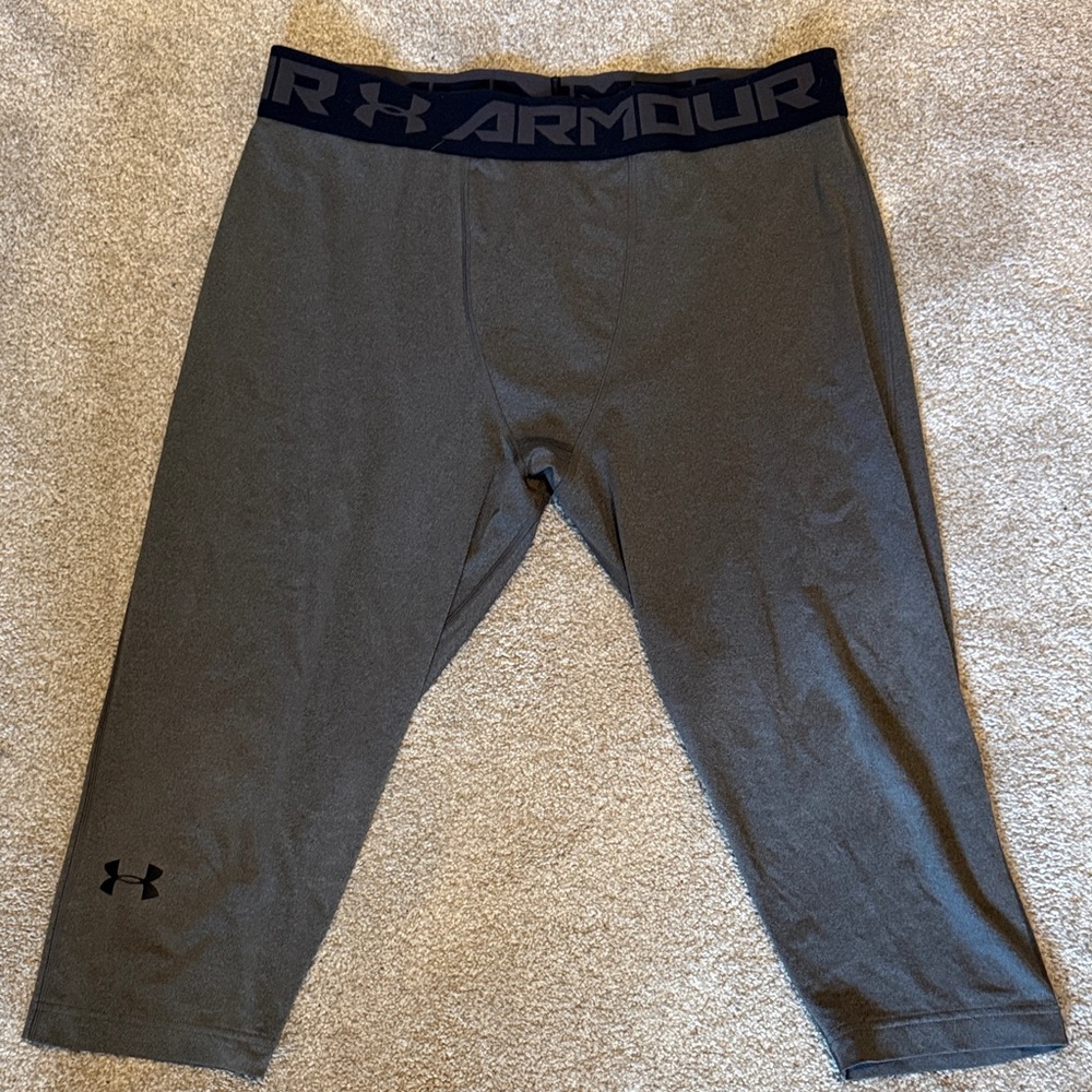 XL Under Armour Black & Dark Gray Compression Capri 3/4 Tights leggings